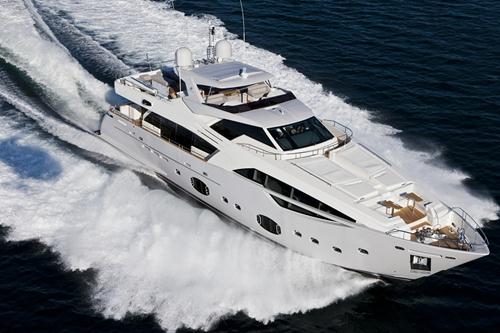 Ferretti Custom Line 100