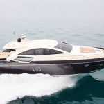 Queens 72 Black Hull yacht scafo nero