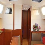 Beneteau Sense 46 dinette