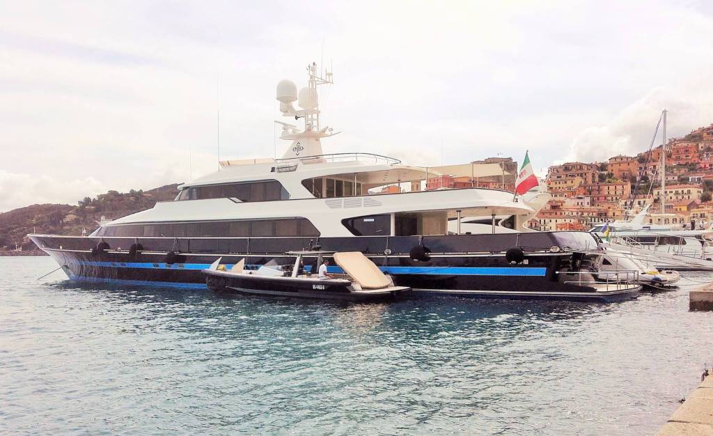 yacht di Valentino