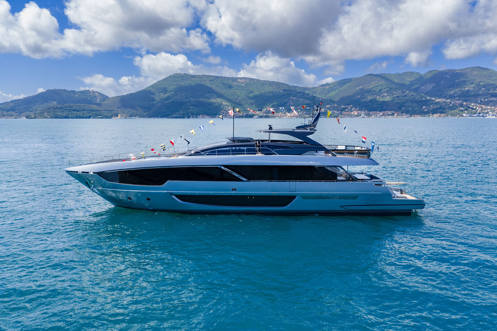 yacht di Charles Leclerc