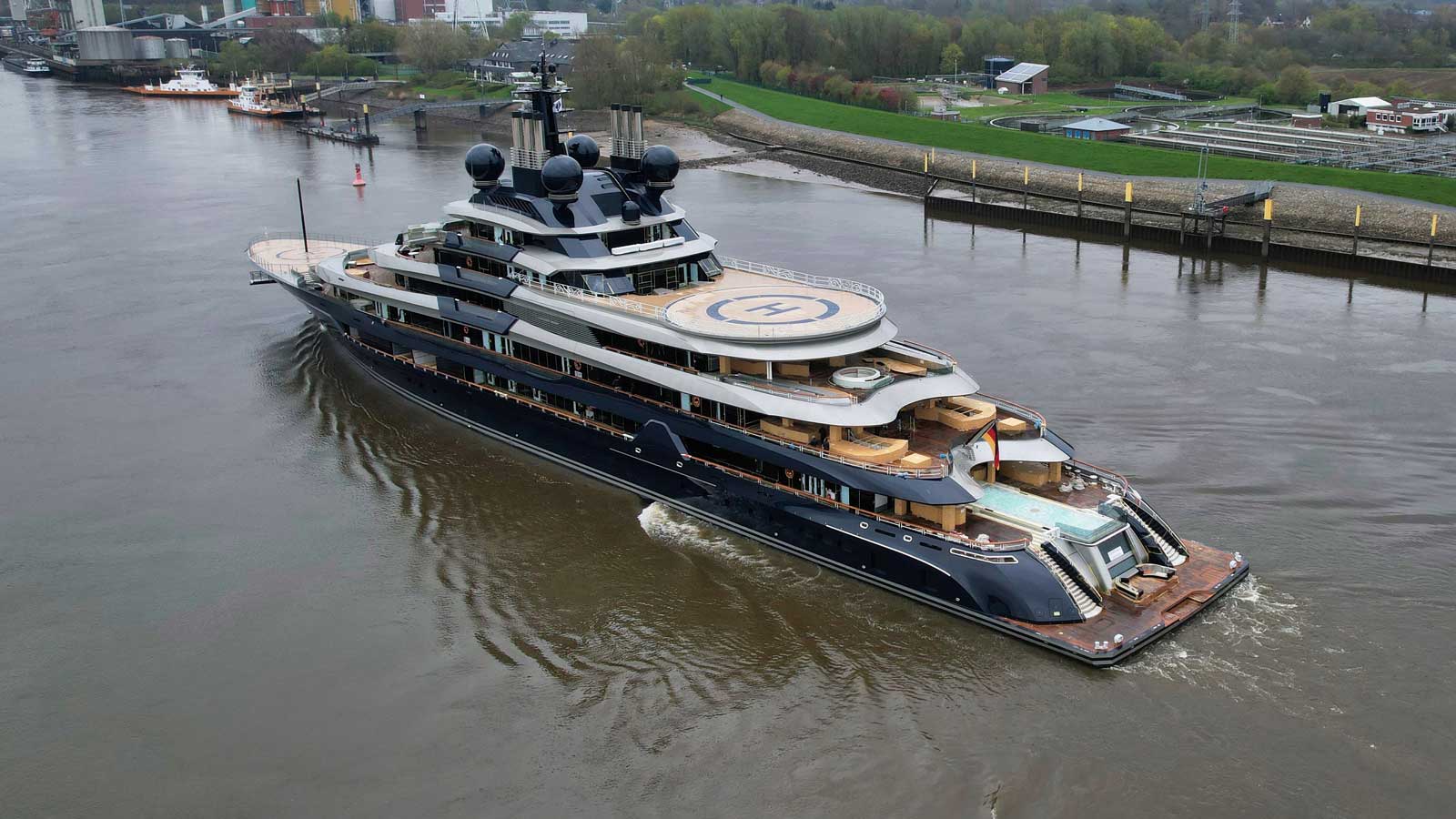 yacht Luminance
